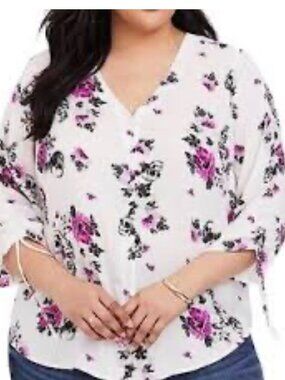 Torrid Size 4 Blouse Top Button Front Floral Skull Print White 3/4 Sleeve 4x
